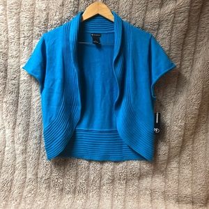 🔴 Blue Shrug - NWT 💫